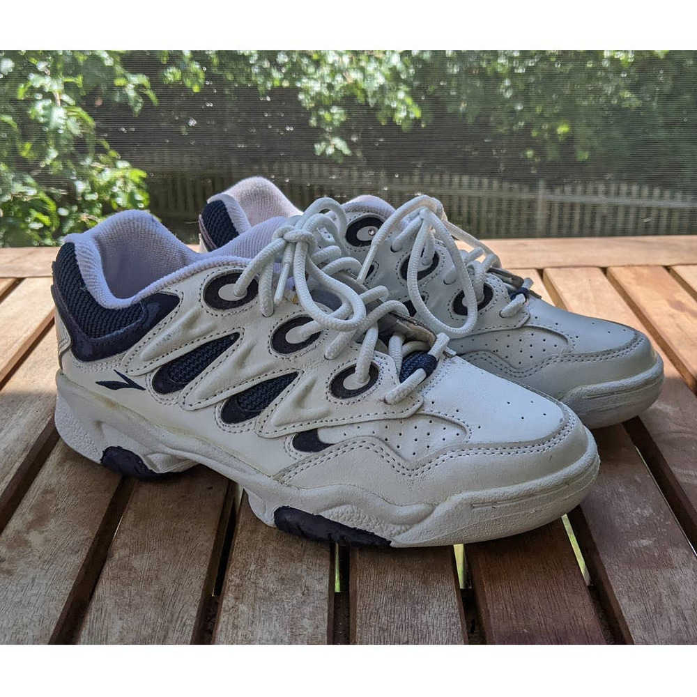 Vintage Brooks white sneakers shoes Style 71861 Women's Size 6